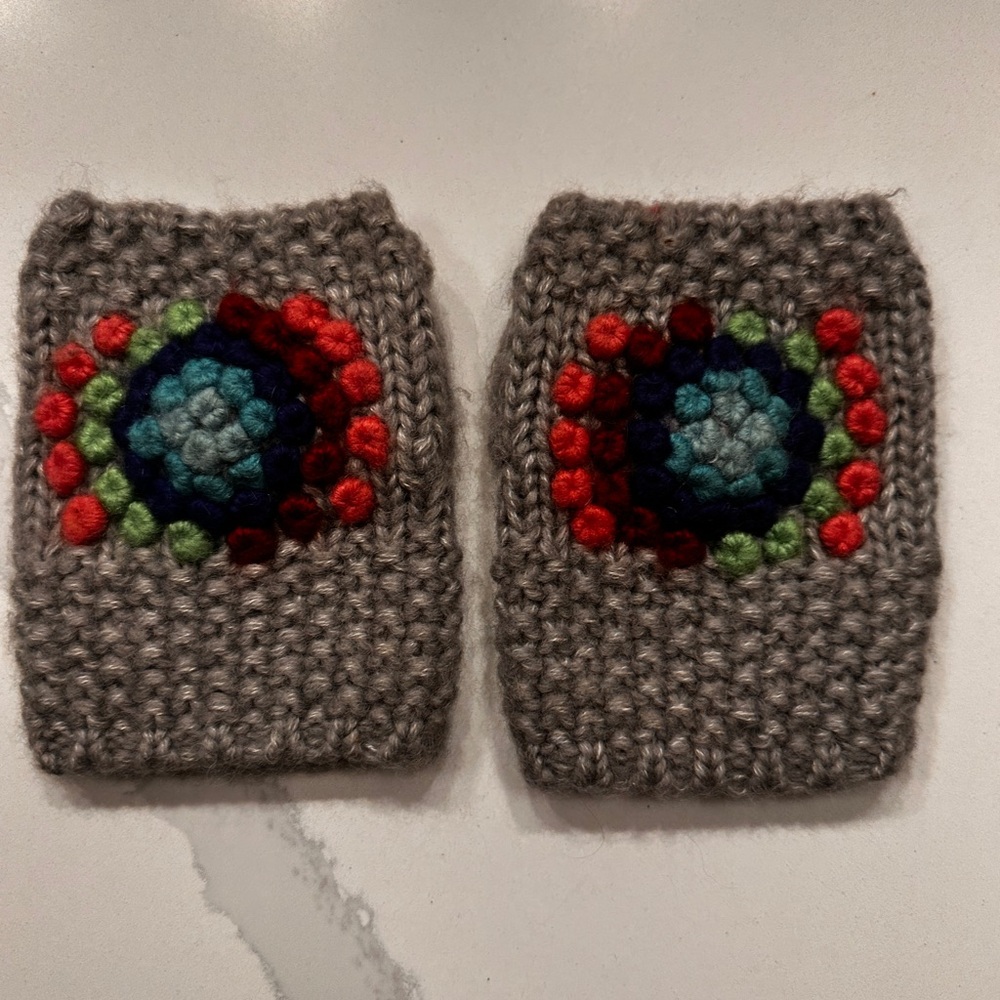 Sundance Gray Hand Warmers with Colorful Unique
